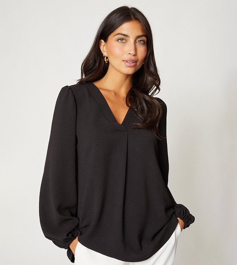 قميص بياقة V 