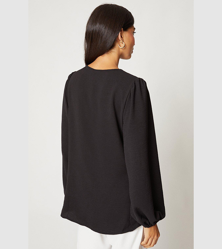 قميص بياقة V 