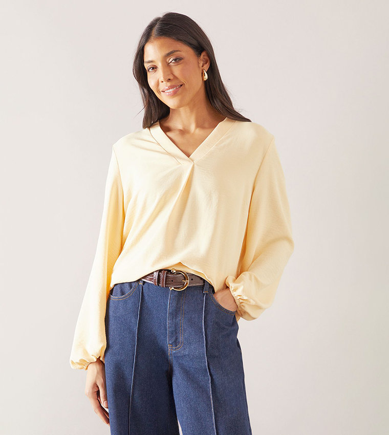 Solid V-Neck Overhead Top