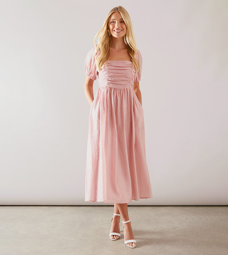 فستان ماكسي بأكمام قصيرة مع كشكشة 