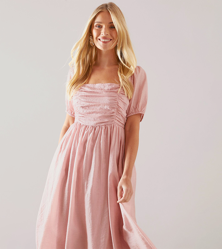 فستان ماكسي بأكمام قصيرة مع كشكشة 