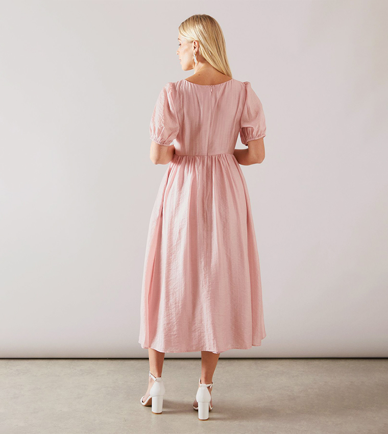 فستان ماكسي بأكمام قصيرة مع كشكشة 