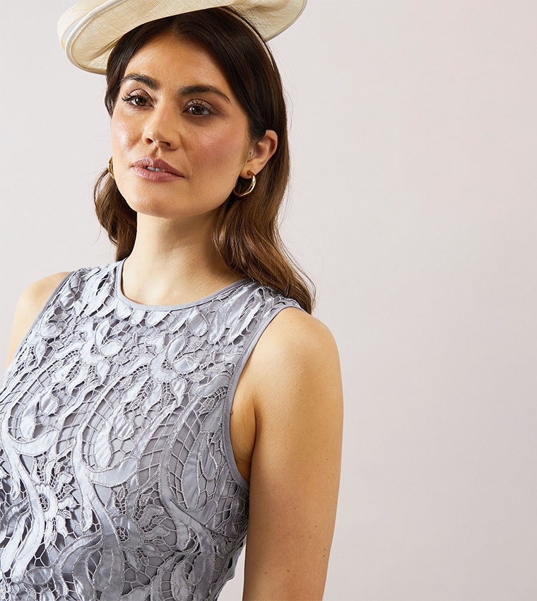 Lace Overlay Pleated Maxi Dress