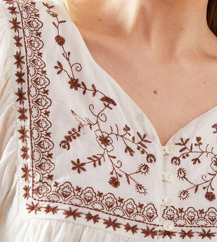 Embroidered 3/4 Sleeves Top