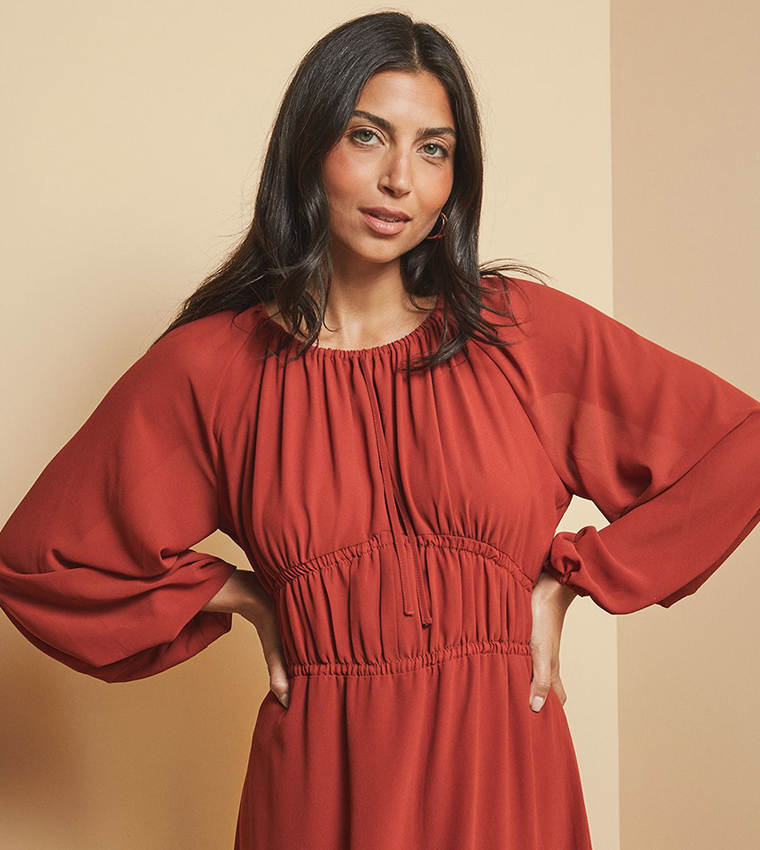 فستان ميدي بربطة أمامية عند الخصر