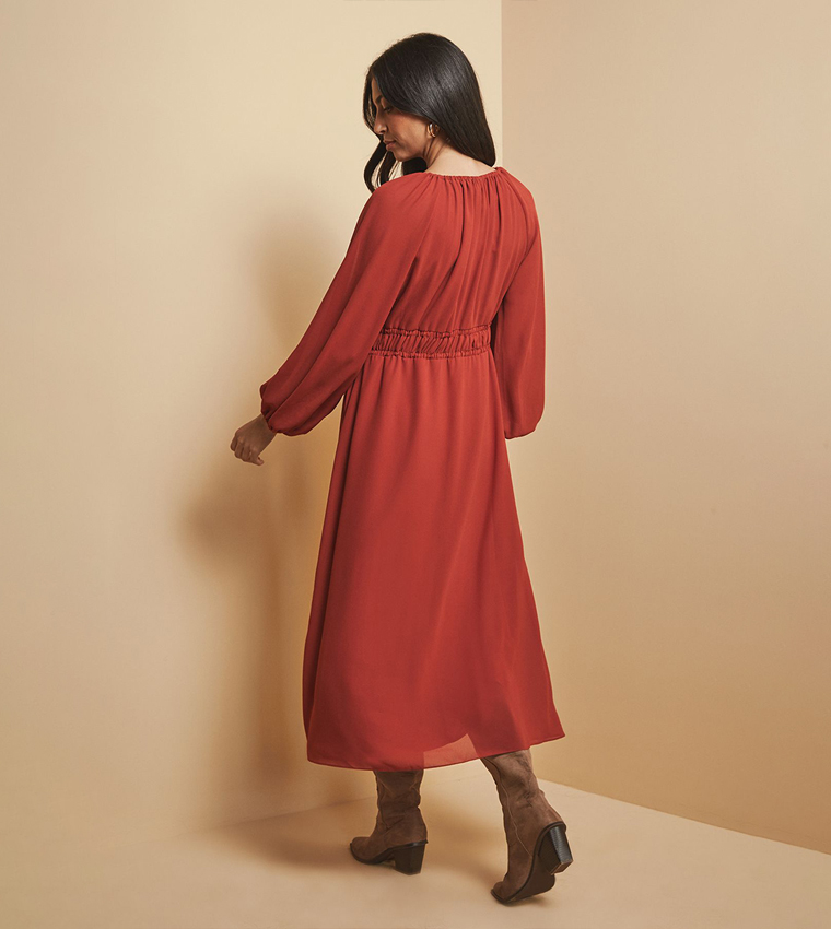 فستان ميدي بربطة أمامية عند الخصر