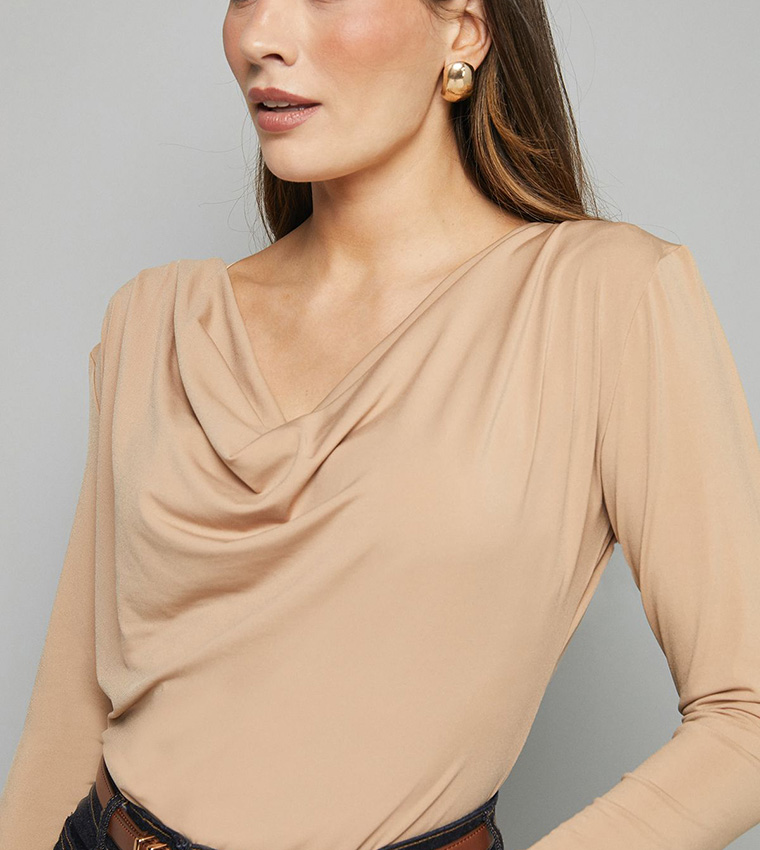 توب جيرسي بسادة بياقة منسدلة 