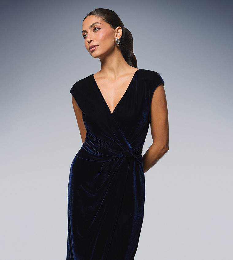 فستان سهرة ميدي مخمل لف 