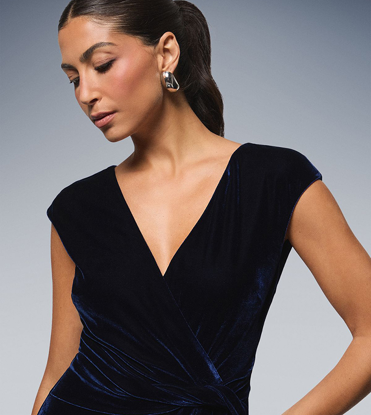 فستان سهرة ميدي مخمل لف 