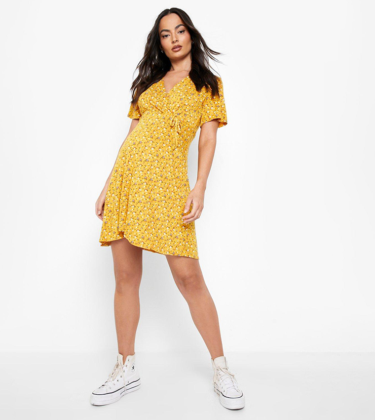 Shop boohoo ditsy floral dress Shop Black Friday