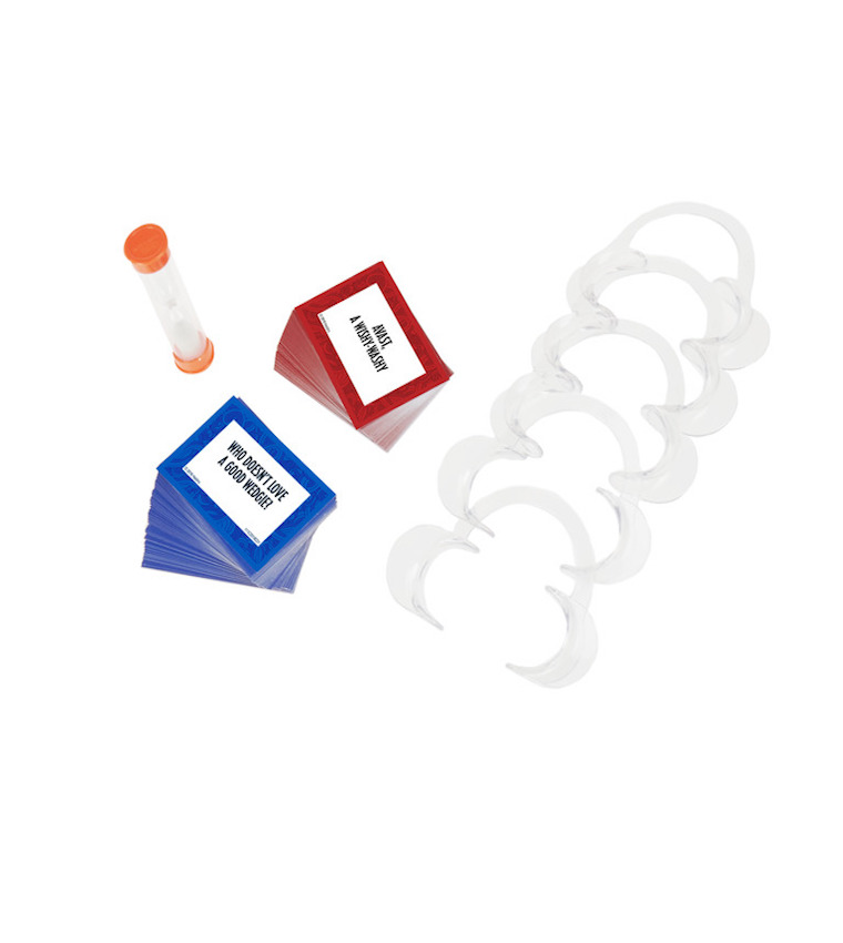 لعبة التحدث بفم مفتوح