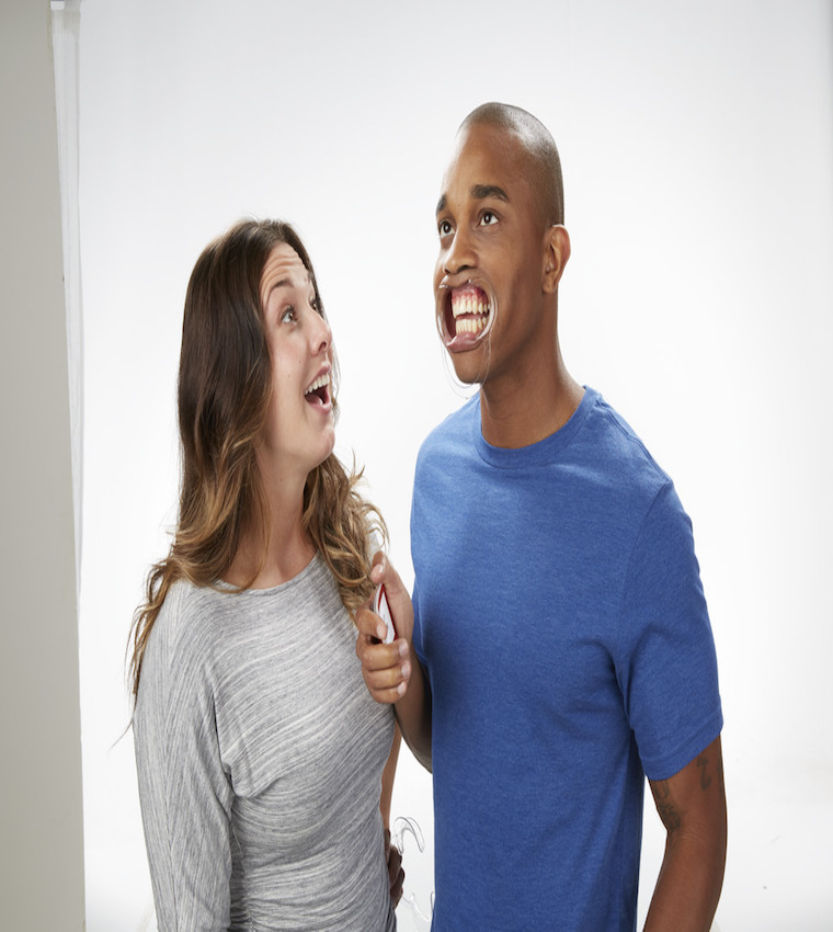 لعبة التحدث بفم مفتوح