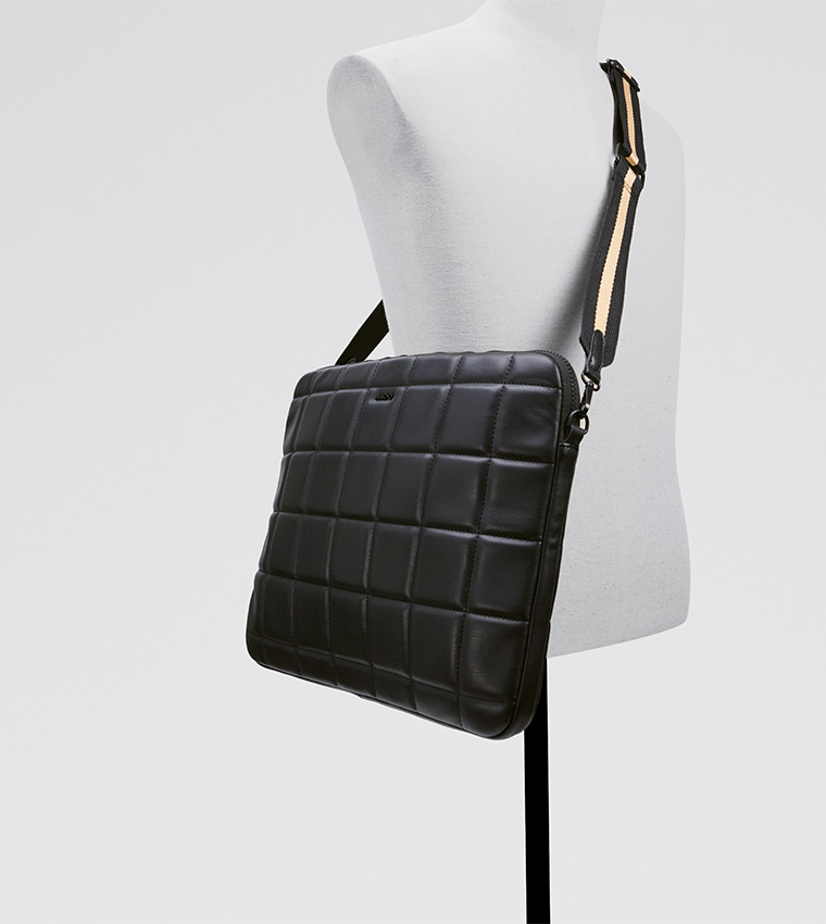 Aggregate 141+ black quilted laptop bag super hot 3tdesign.edu.vn