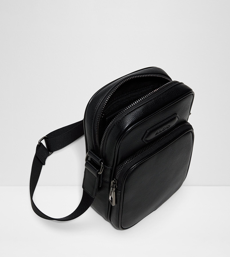 شنطة كروس بودي بسحاب وشعار 