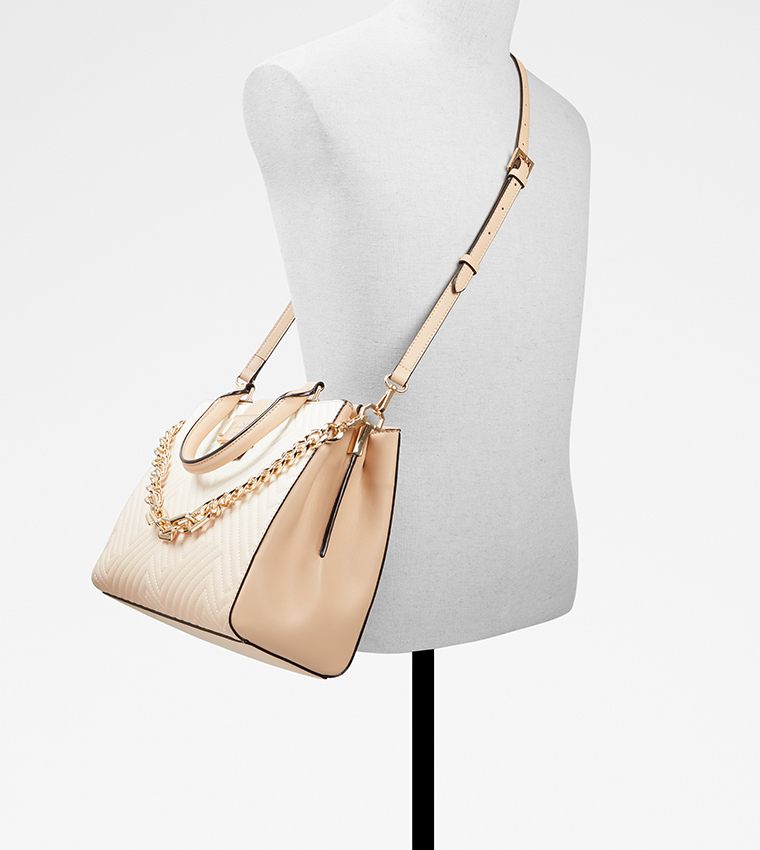 حقيبة كبيرة