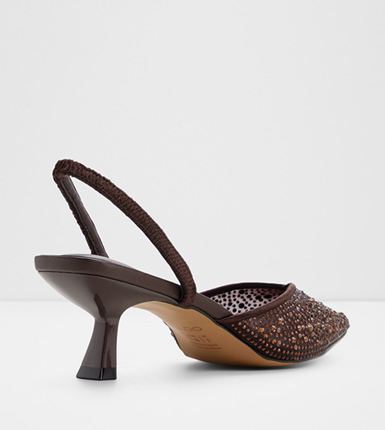 حذاء كعب بمقدمة مدببة