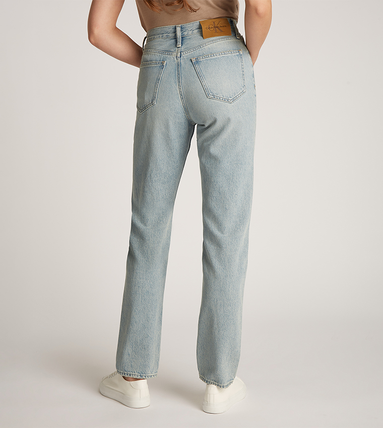 بنطال جينز ضيق