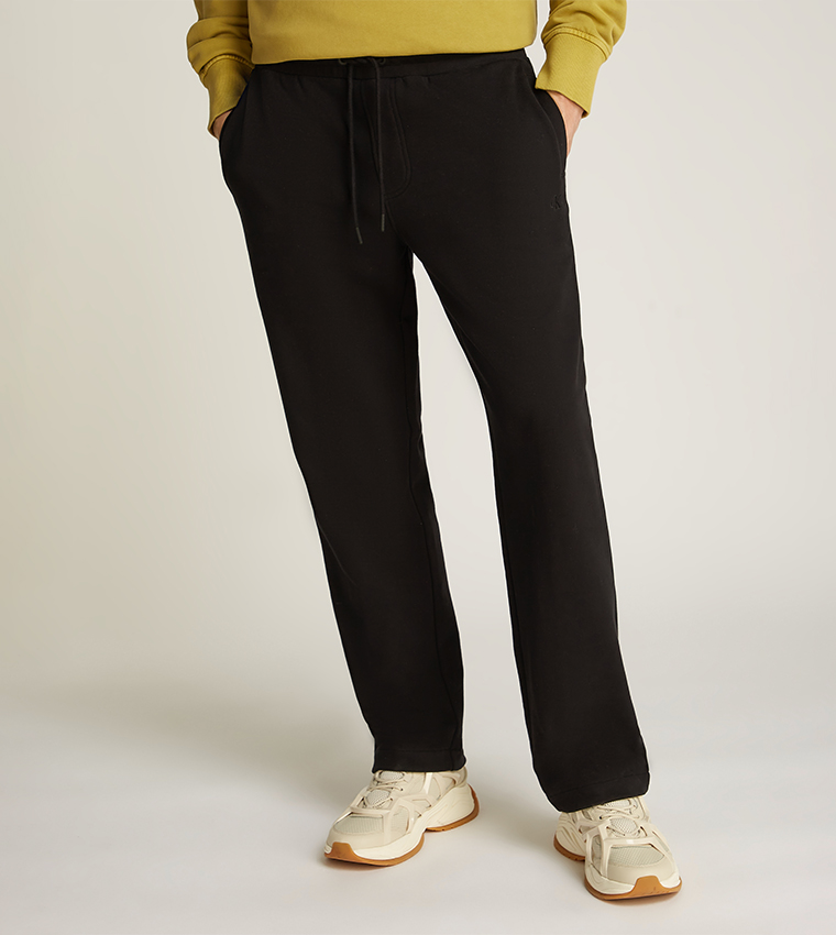 بنطال رياضي برباط على الخصر وتطريز شعار 