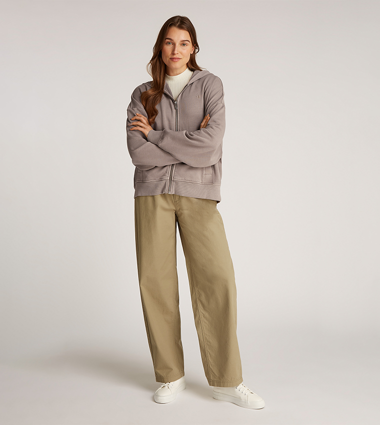 جاكيت بطبعة في الخلف وشعار 