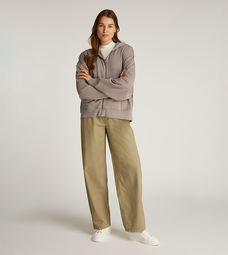 جاكيت بطبعة في الخلف وشعار 