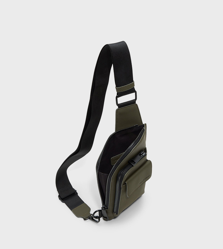 حقيبة ظهر بجيب أمامي