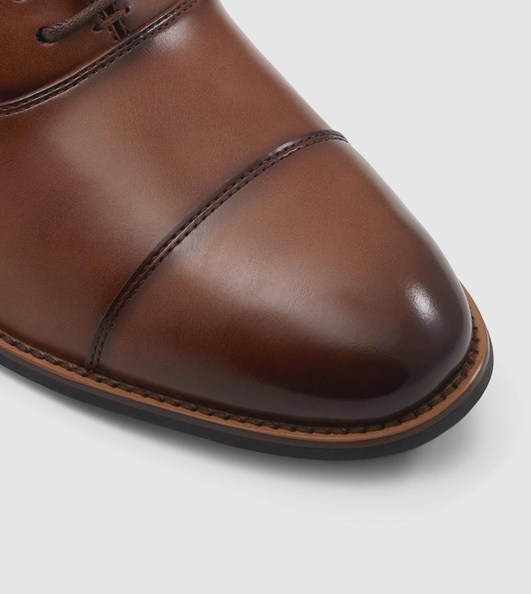 CARLISLE Textured Oxfords Shoes