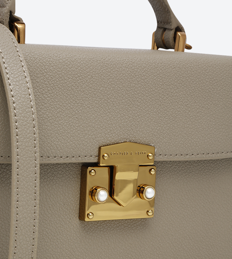 حقيبة يد بلون بيج