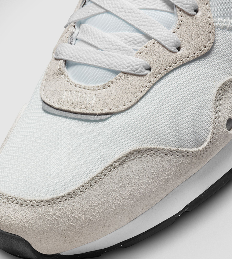 Buy Nike VENTURE RUNNER Logo Detail Sneakers In White 6thStreet UAE