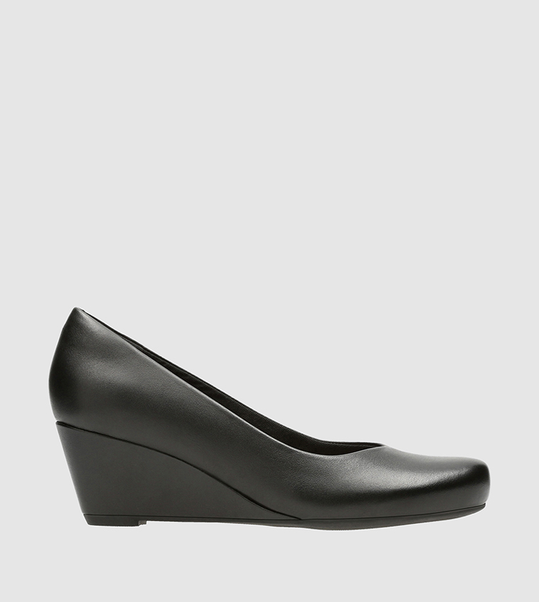 Clarks flores petra 2025 wedge pump