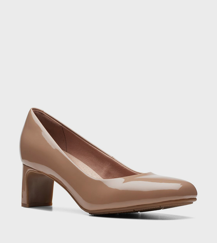 Clarks on sale pumps beige