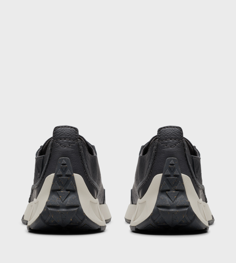 حذاء سنيكرز برباط