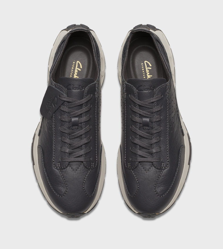 حذاء سنيكرز برباط