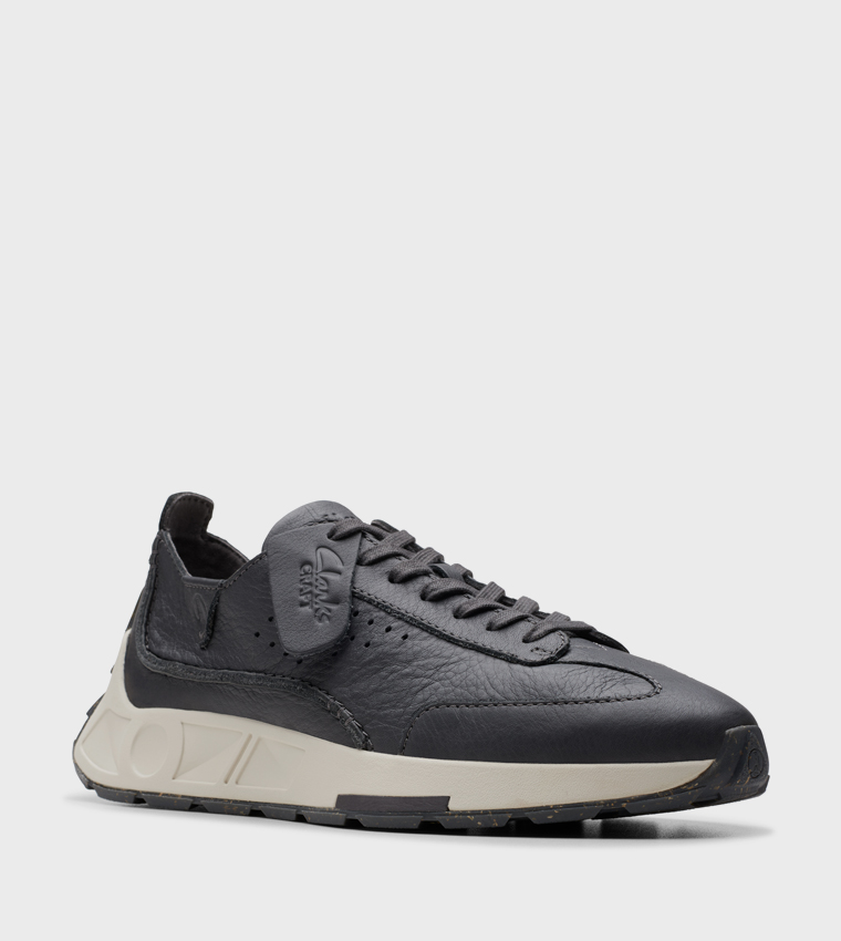 حذاء سنيكرز برباط