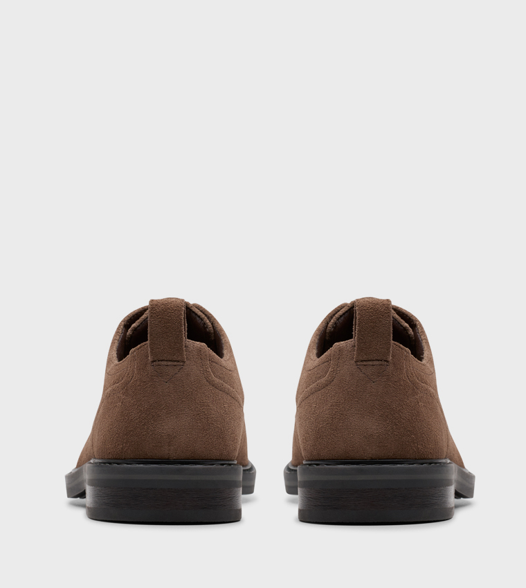 حذاء ديربي برباط