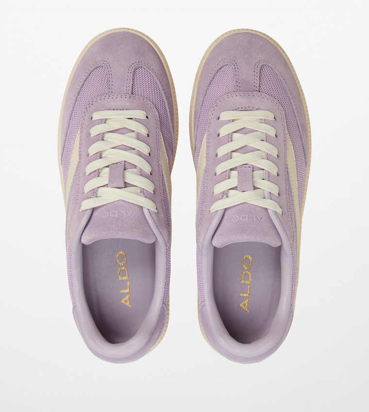 حذاء رياضي بألوان متناسقة