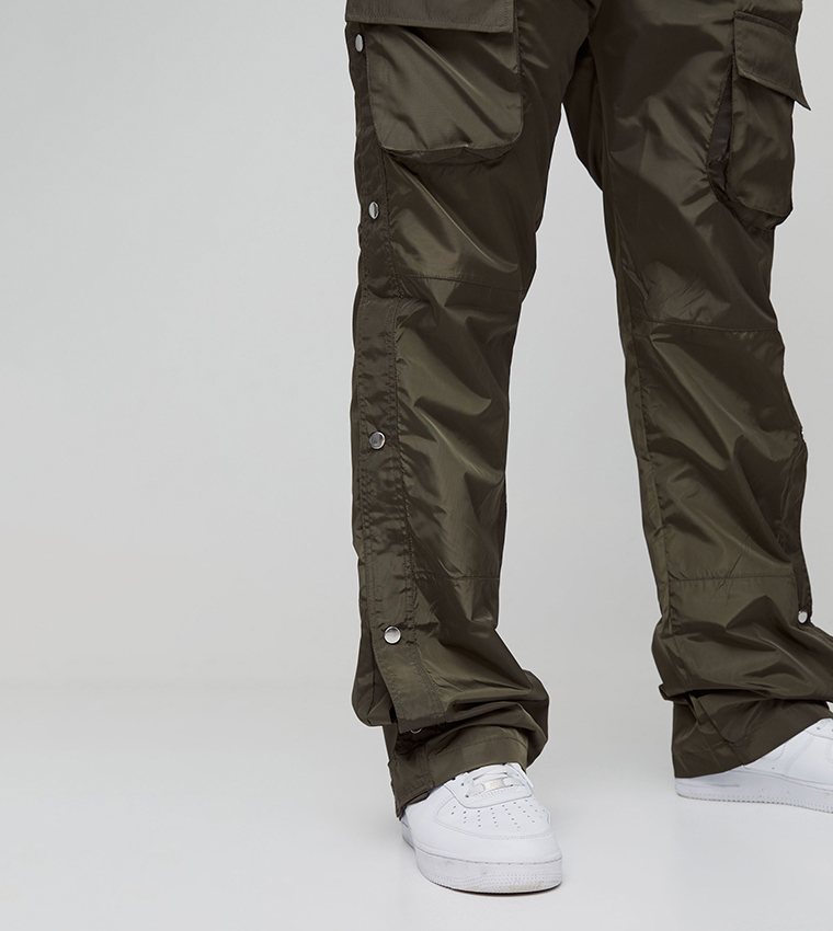Solid Mid Rise Flared Cargo Trousers