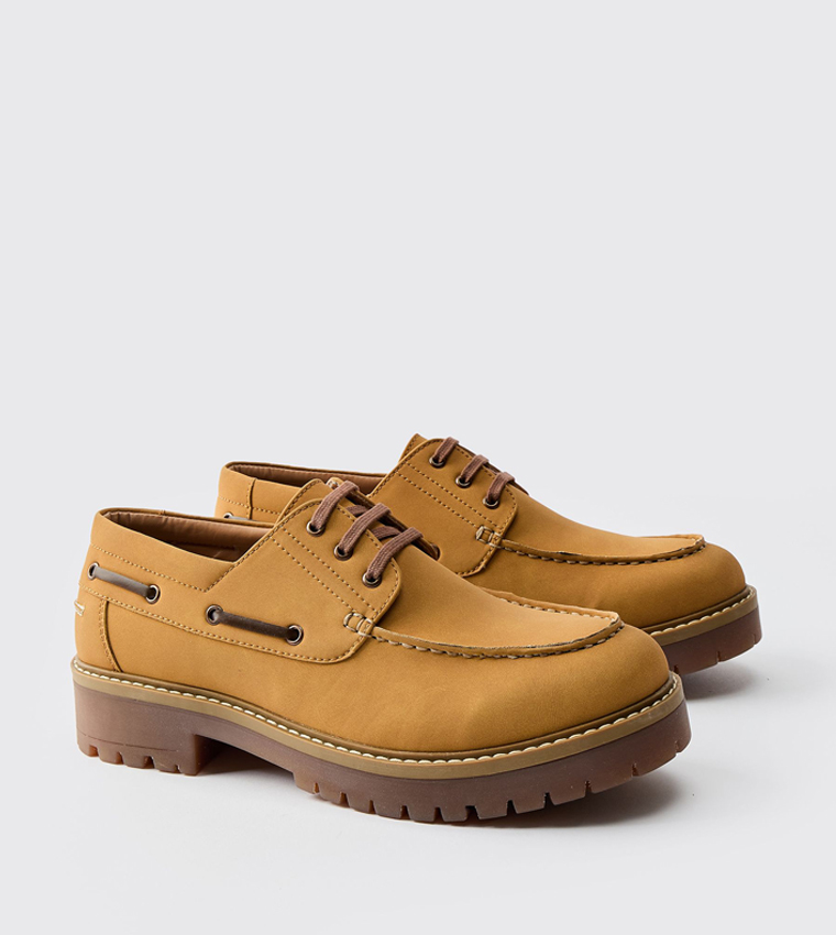 Round Toe Lace-Up Shoe