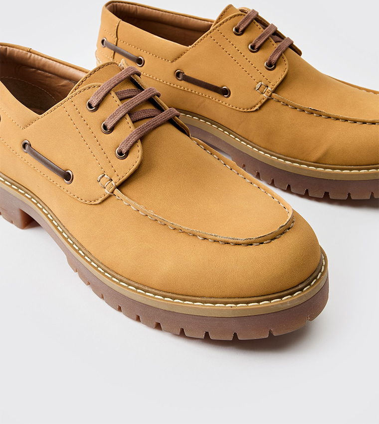 Round Toe Lace-Up Shoe