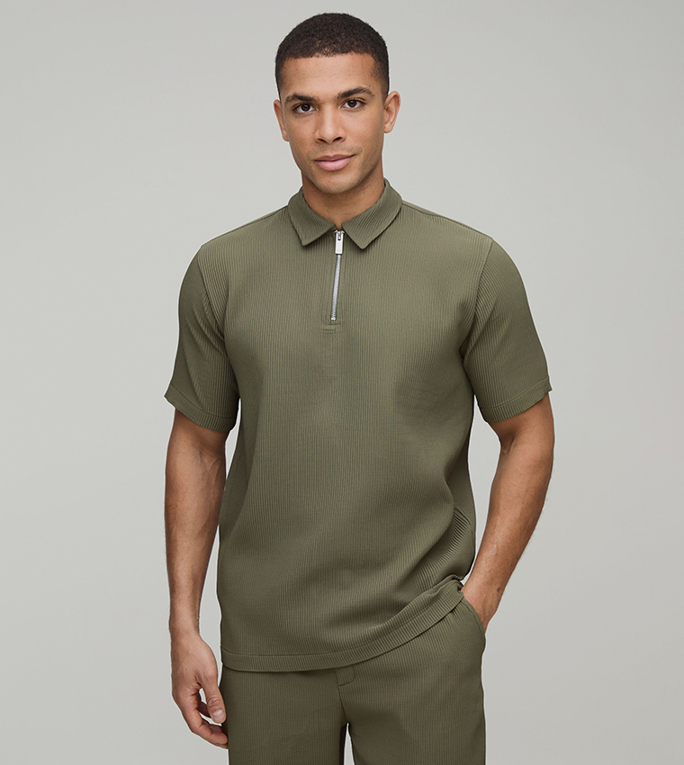 Regular Fit Pleated Short Sleeves Zip Neck Polo T-Shirt