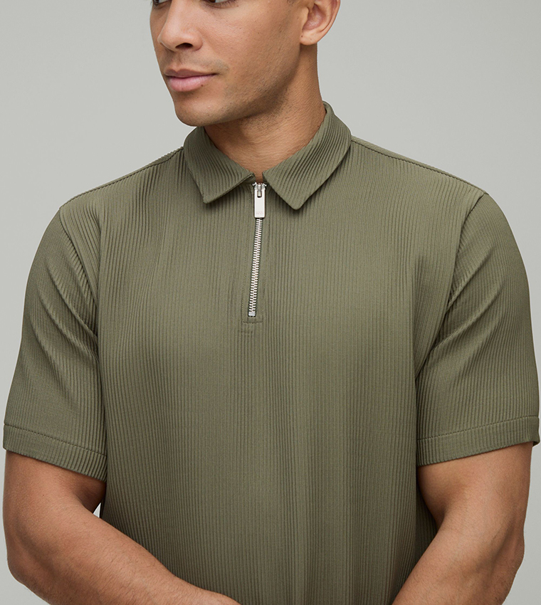 Regular Fit Pleated Short Sleeves Zip Neck Polo T-Shirt
