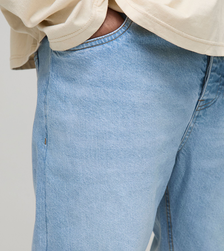 Rigid Washed Straight Fit Jeans