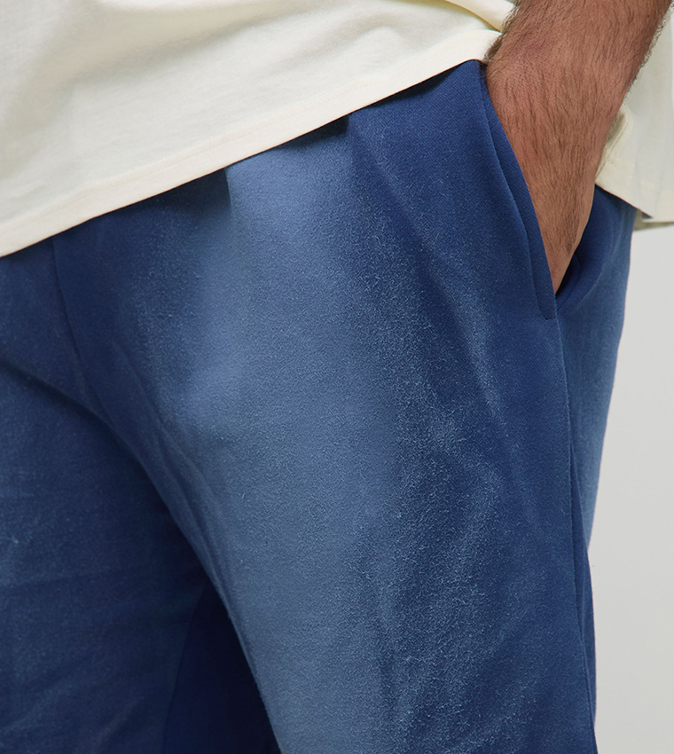 شورت فضفاض للمقاسات الكبيرة والطويلة