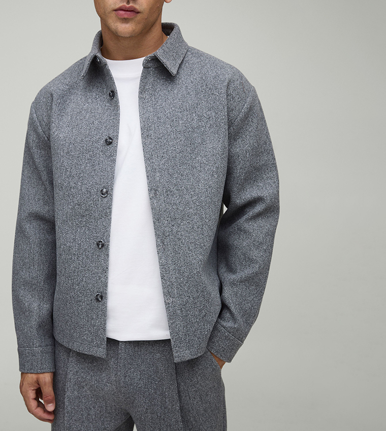 قميص واسع محبوك وممشط بقصة عادية