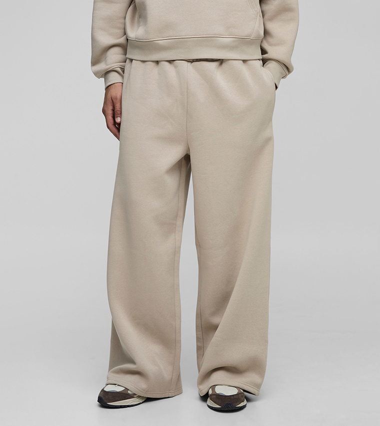 بنطال رياضة واسع جداً سادة 