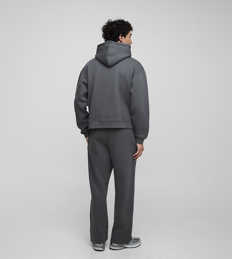 بنطال رياضي بقصة مستقيمة وخصر متوسط 