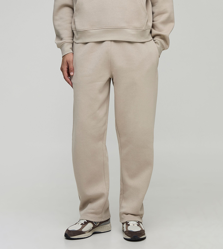 بنطال رياضي بقصة مستقيمة وخصر متوسط 