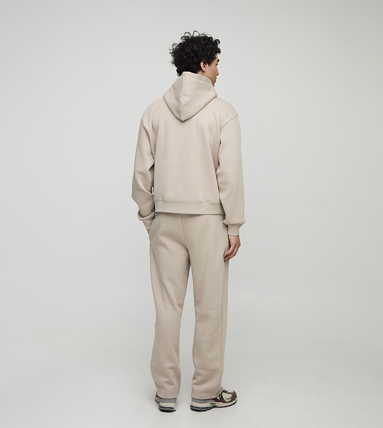 بنطال رياضي بقصة مستقيمة وخصر متوسط 