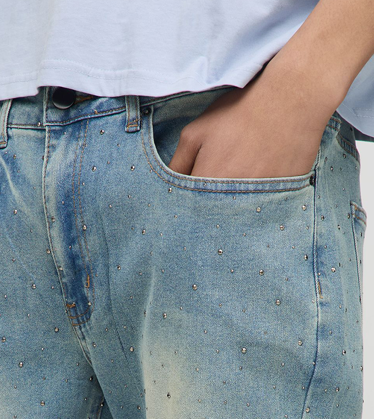 بنطال جينز ضيق 