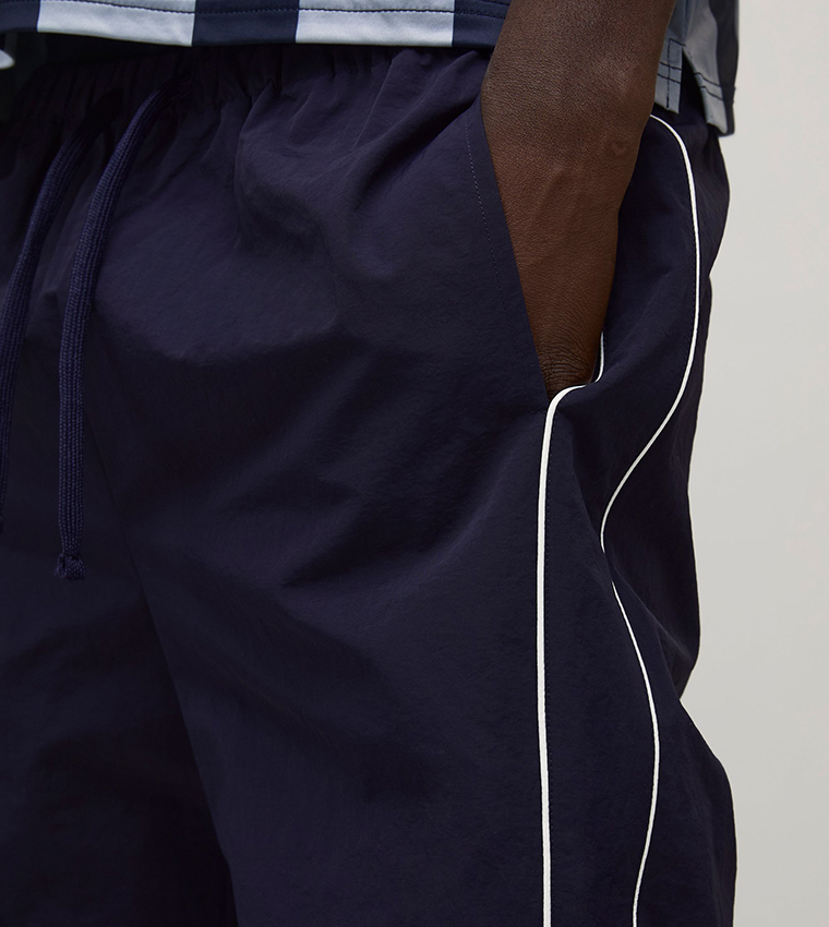 بنطلون نايلون بقصة مريحة 