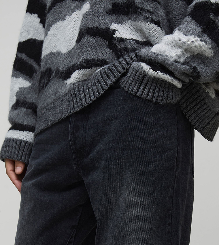 بنطال جينز اوسع للمقاسات الطويلة 